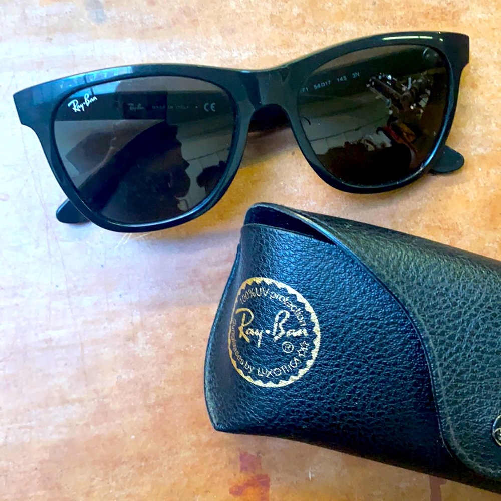 Ray-Ban Wayfarer sunglasses unisex RB4184 Black Green Lens Classic rayban